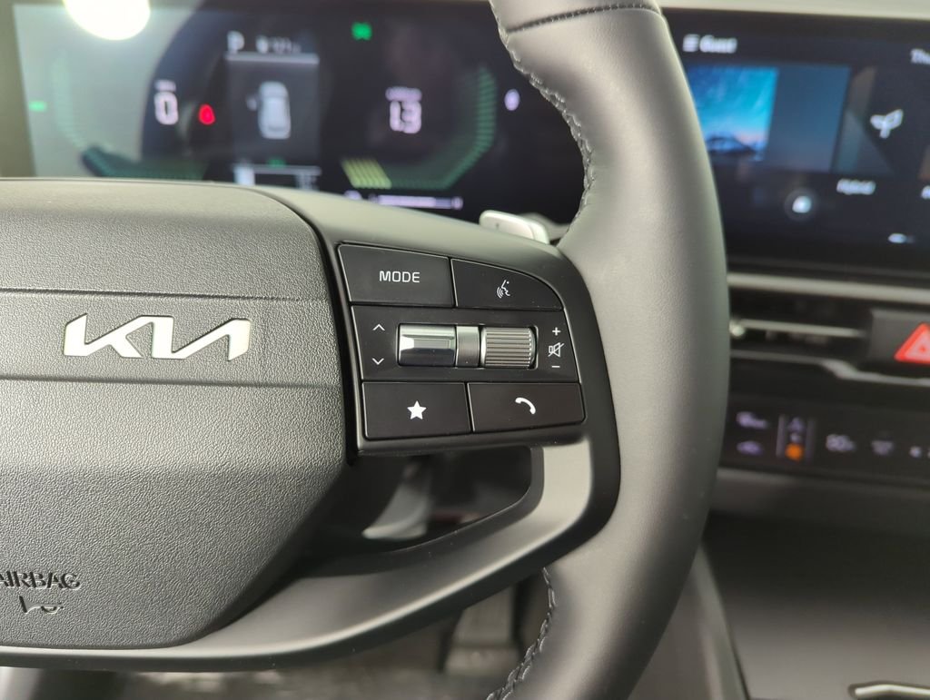 New 2026 Snow White Pearl Kia LX image 23
