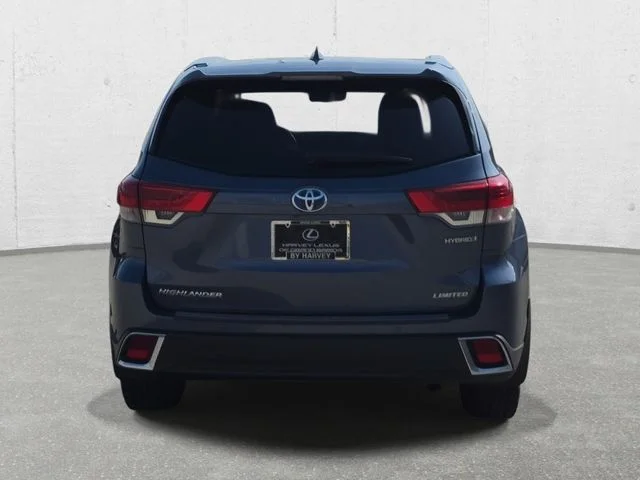 Used 2018 Shoreline Mist Toyota Limited Platinum image 6