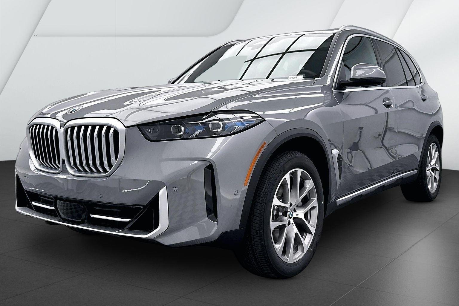 New 2026 Skyscraper Grey Metallic BMW xDrive40i image 3