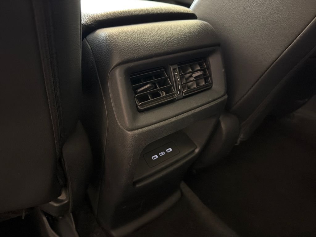 Used 2024  Honda EX-L image 32