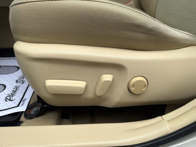 Used 2016  Toyota  image 13