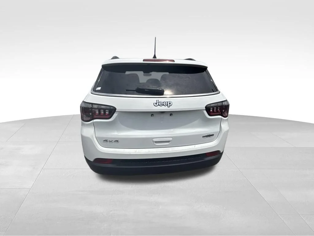Used 2024 White Jeep Latitude image 7