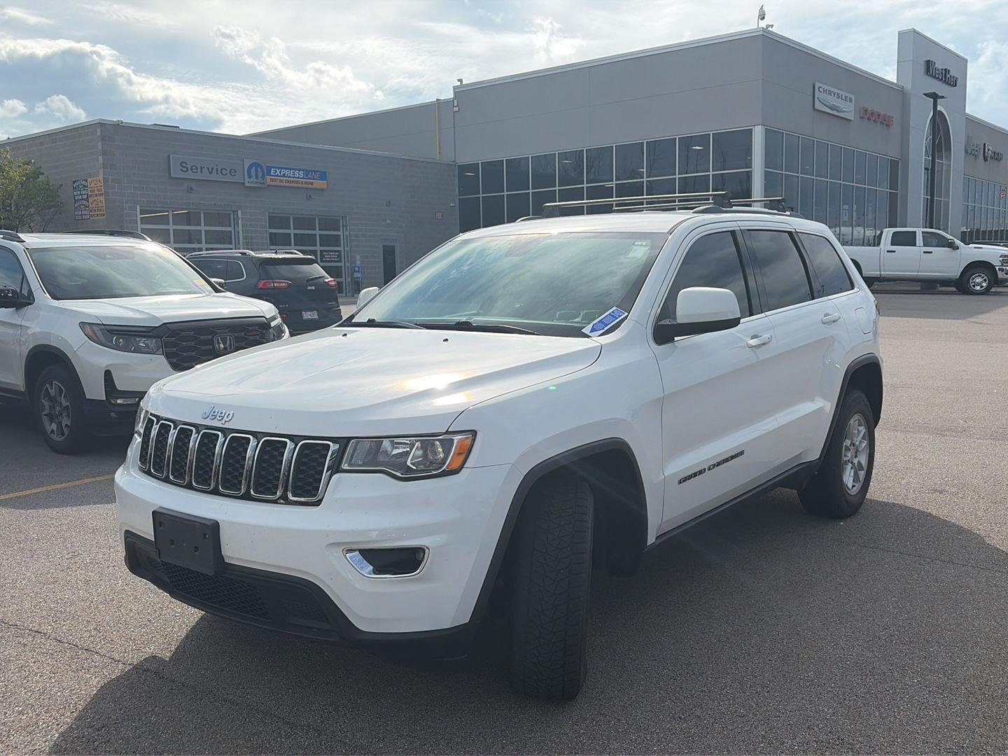 Used 2019 Bright White Clearcoat Jeep Laredo E image 4