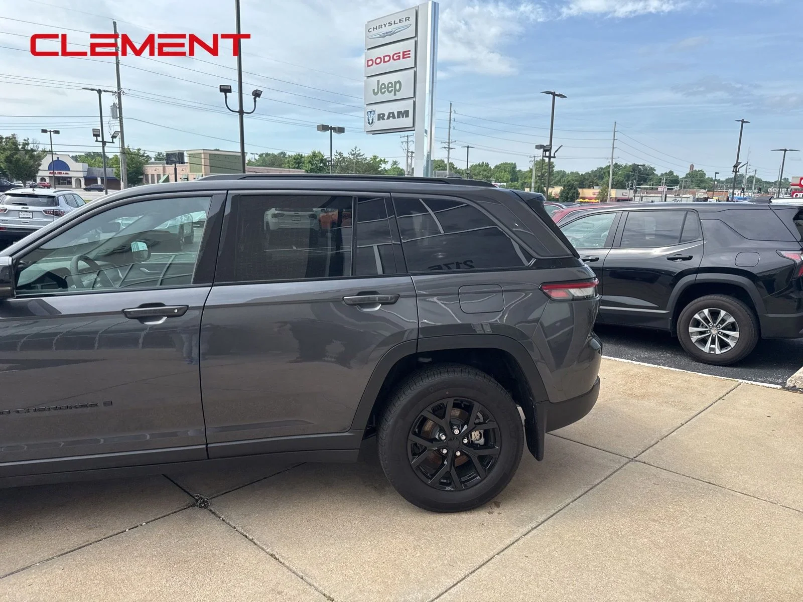 New 2026 Baltic Gray Metallic Clear-Coat Exterior Paint Jeep Altitude image 4