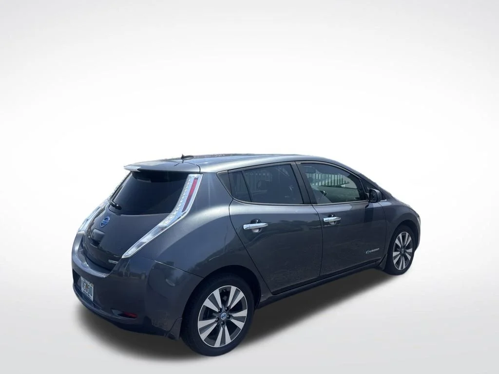Used 2013 Gray Nissan SL image 7