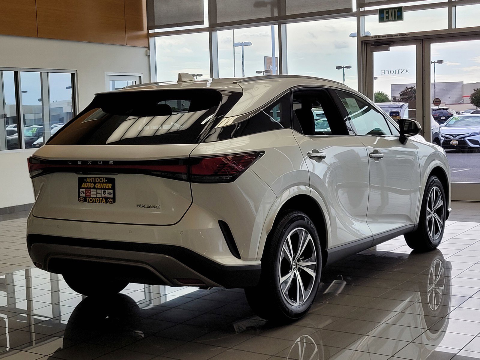 Used 2024 EMINENT WHITE PEARL Lexus  image 4