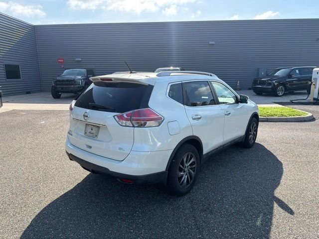 Used 2015 White Nissan SL image 5