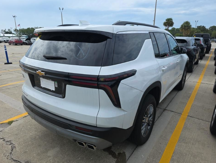 Used 2025 White Chevrolet LT image 3