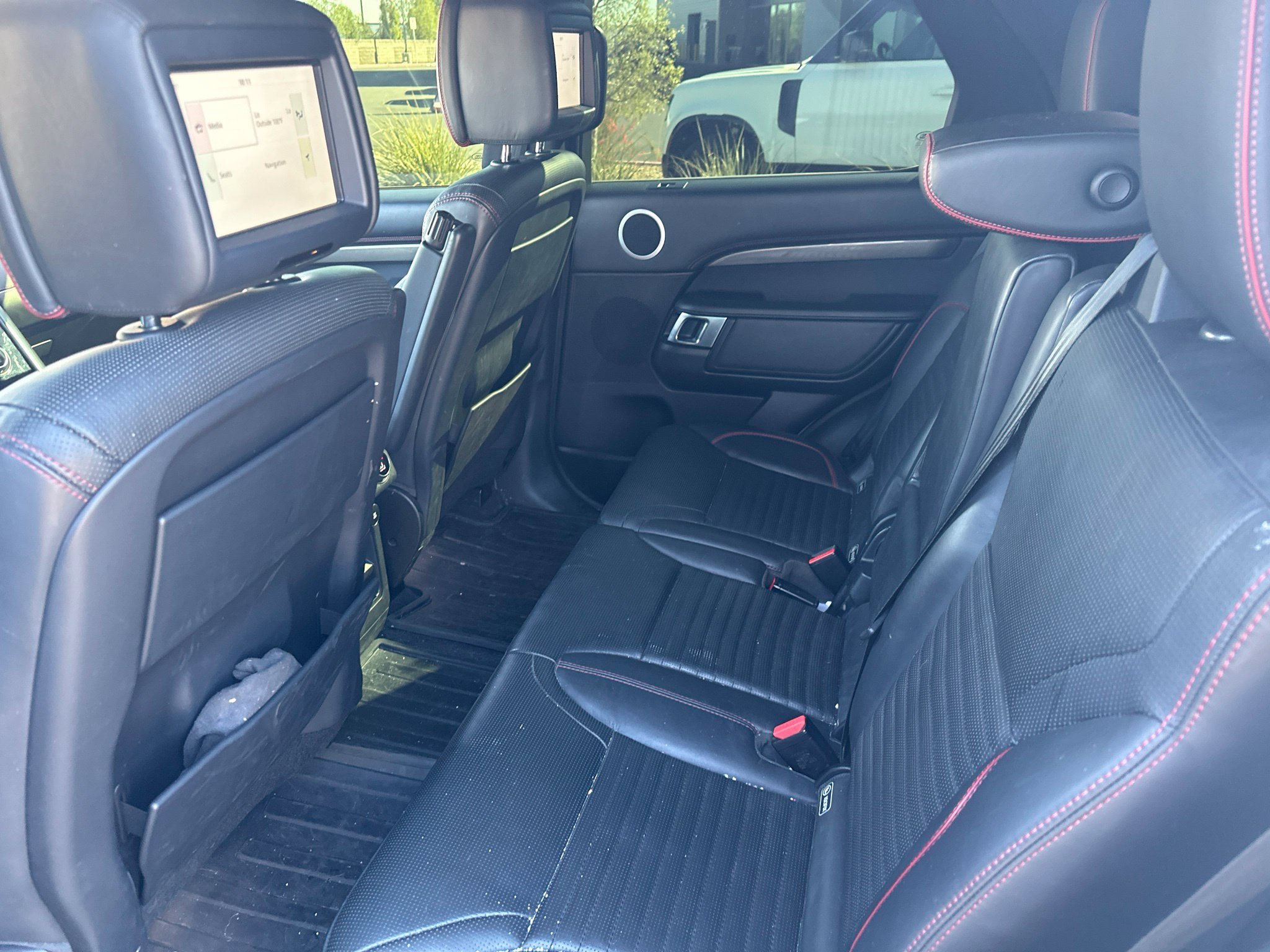 Used 2018 Fuji White Land Rover HSE image 5