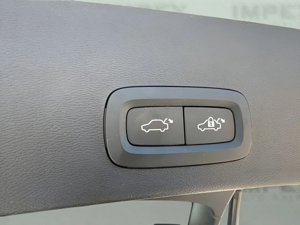 Used 2023 White Volvo Twin Plus image 22