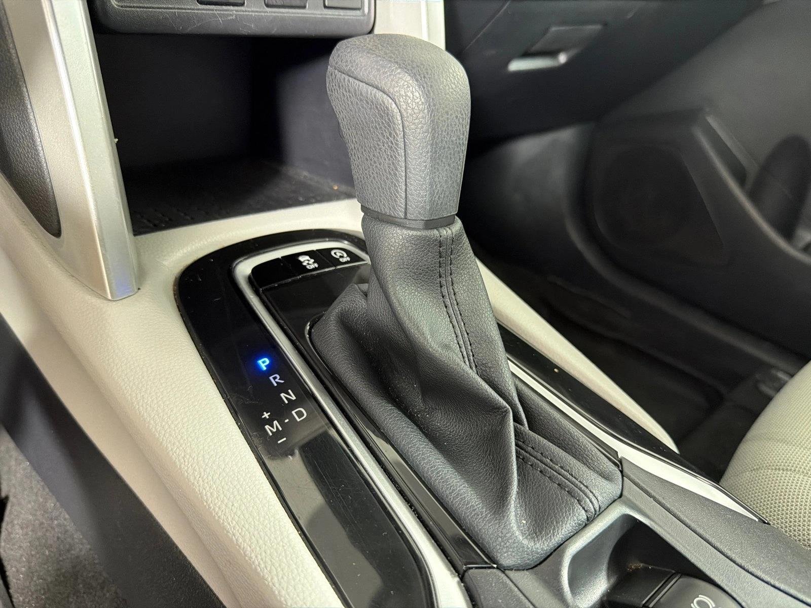 Certified Used 2025 Wind Chill Pearl Toyota L image 30
