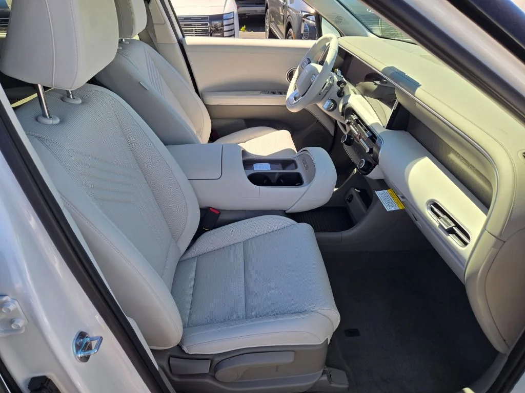 New 2026 White Pearl Hyundai SEL image 5