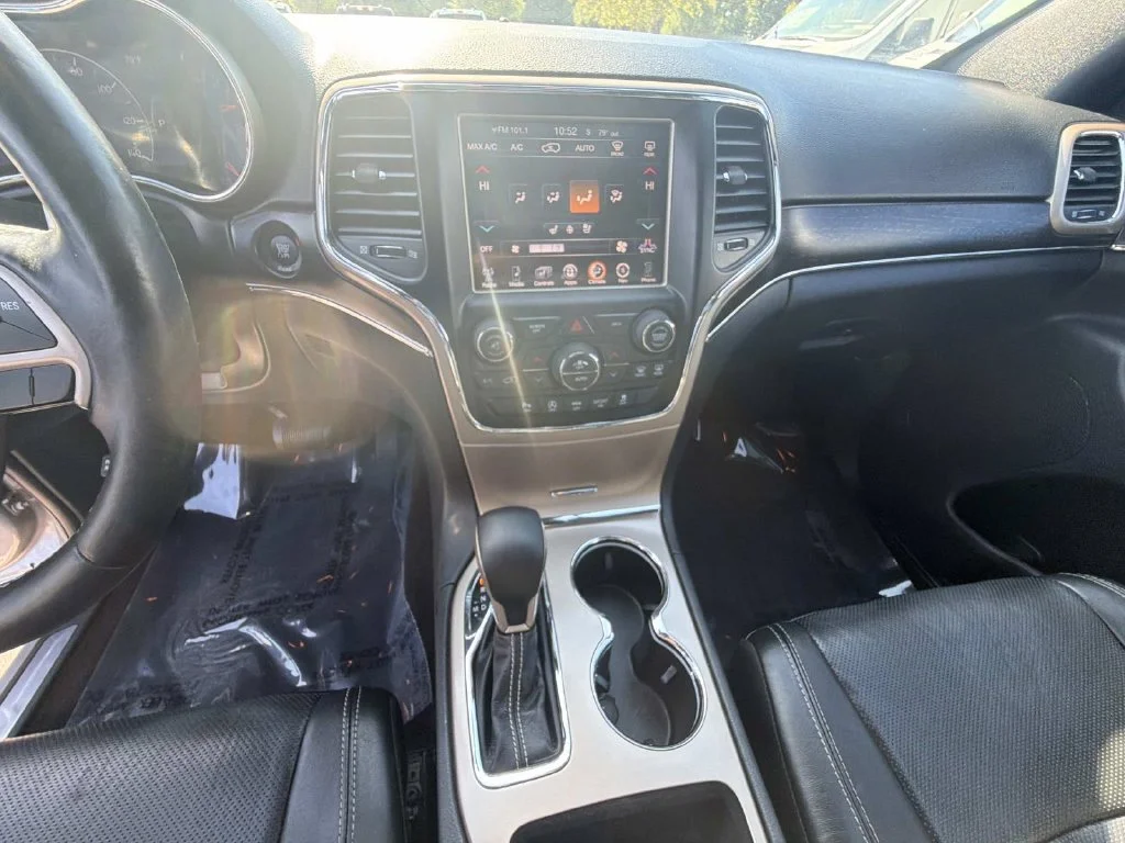 Used 2016 Silver Jeep Limited image 21