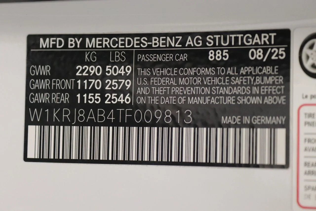 New 2026 MANUFAKTUR Moonlight White Metallic Mercedes-Benz Base 4MATIC® image 11