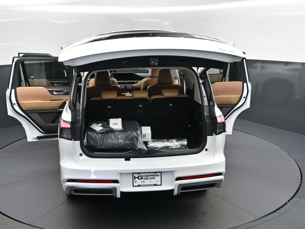 New 2026 RADIANT WHITE INFINITI Luxe 2WD image 49
