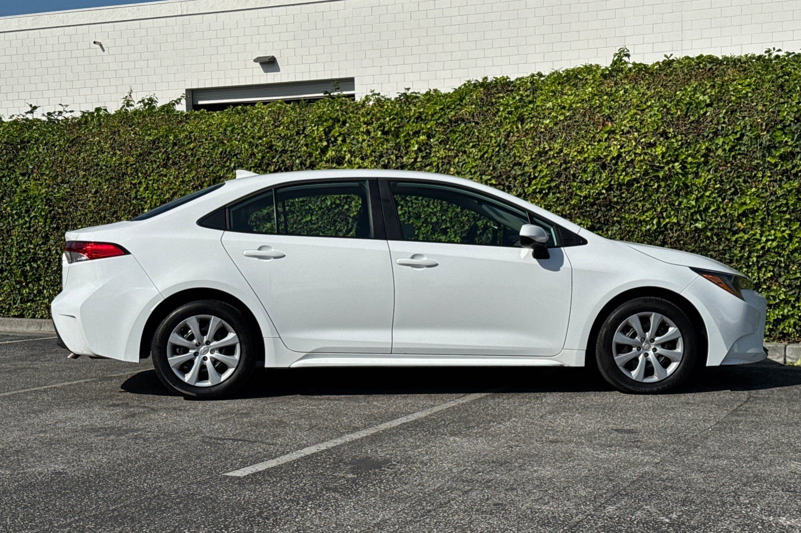 2025 Toyota Corolla LE photo 2