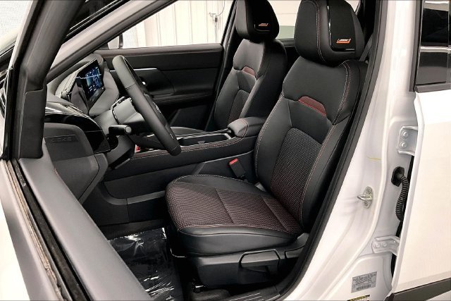 New 2026 Aspen White Tricoat/Super Black Nissan SR image 10