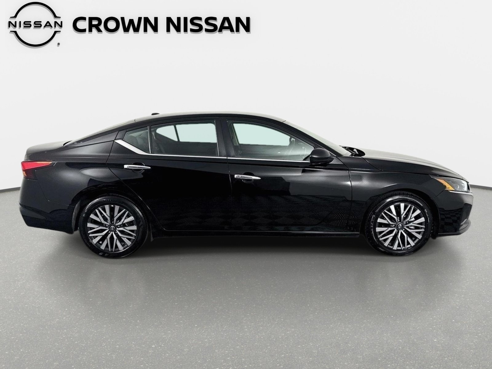 Used 2025 Super Black Nissan SV image 4