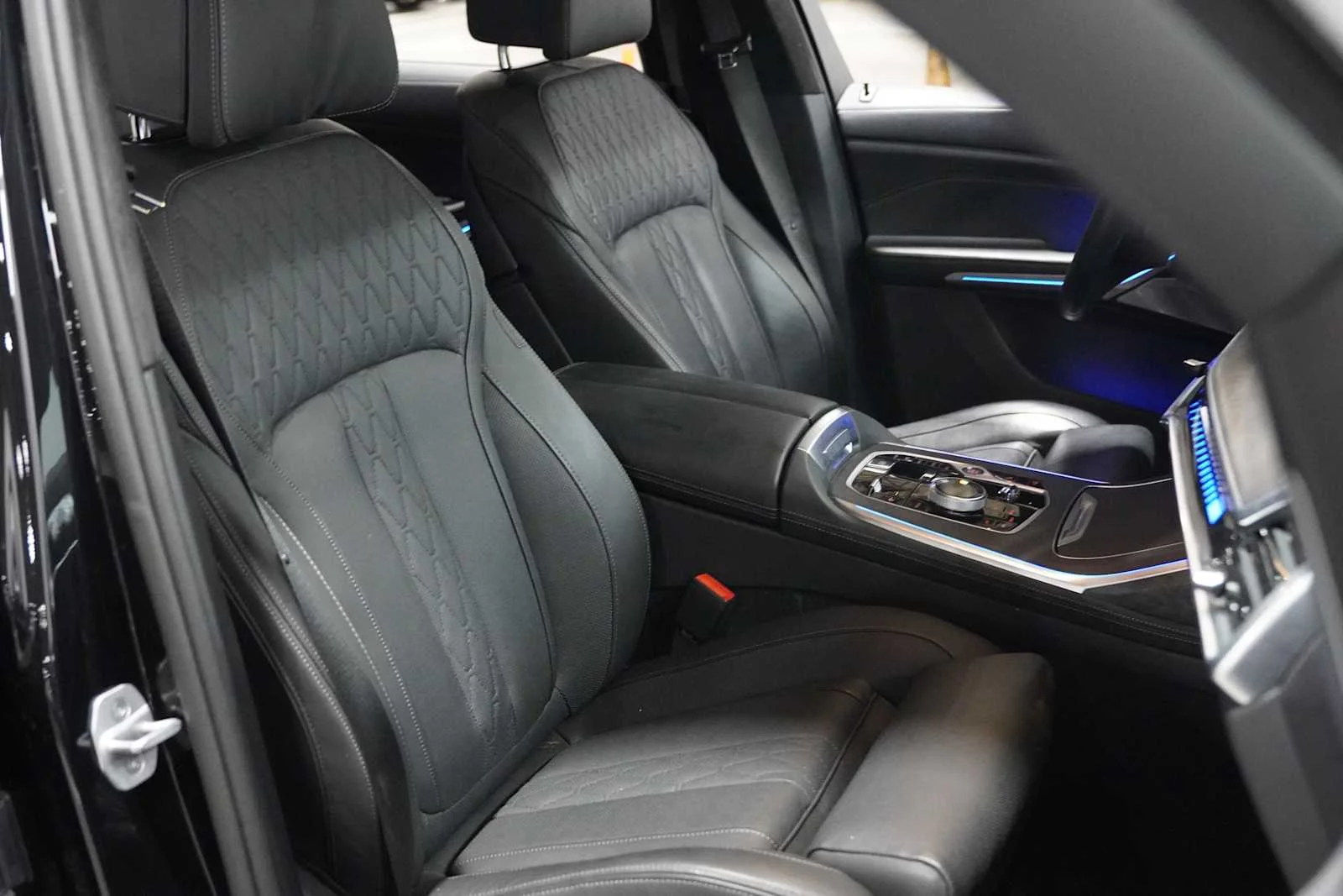 Certified Used 2024 Black Sapphire Metallic BMW M60i image 11