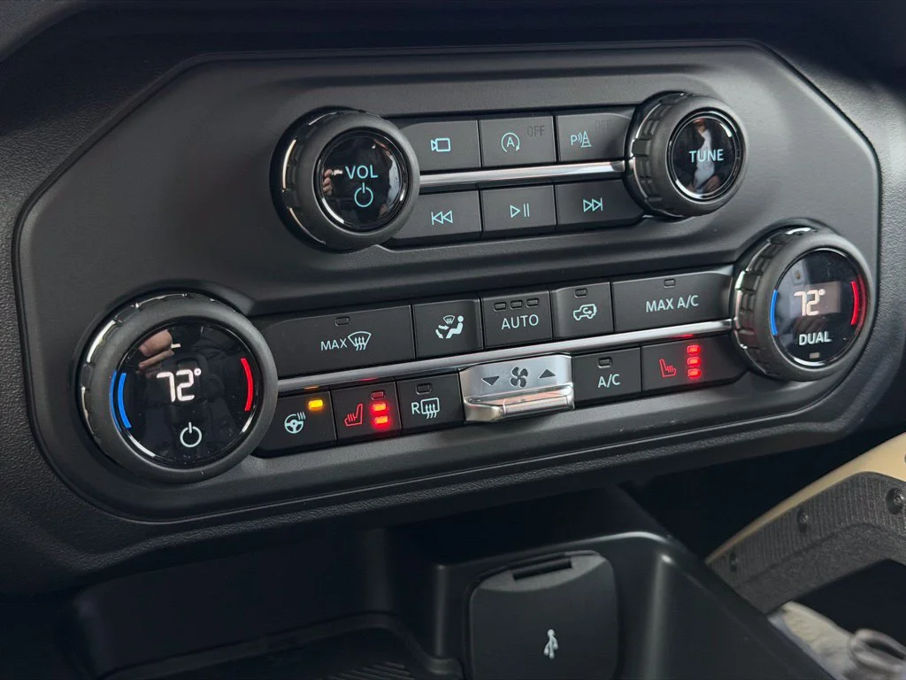 Used 2025 Blue Ford Badlands image 39