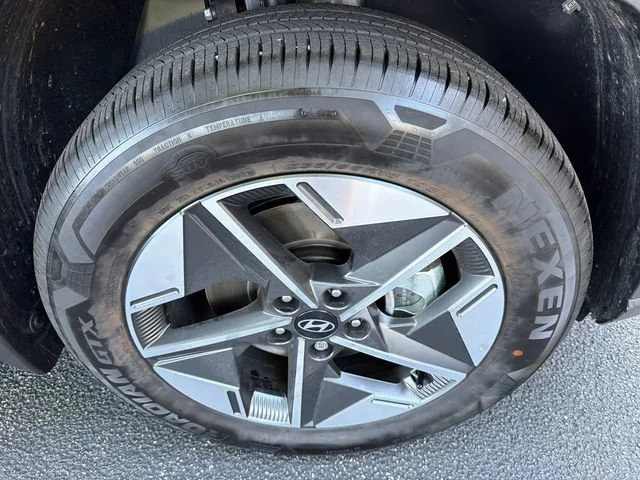 Used 2025 Gray Hyundai SEL Convenience image 12