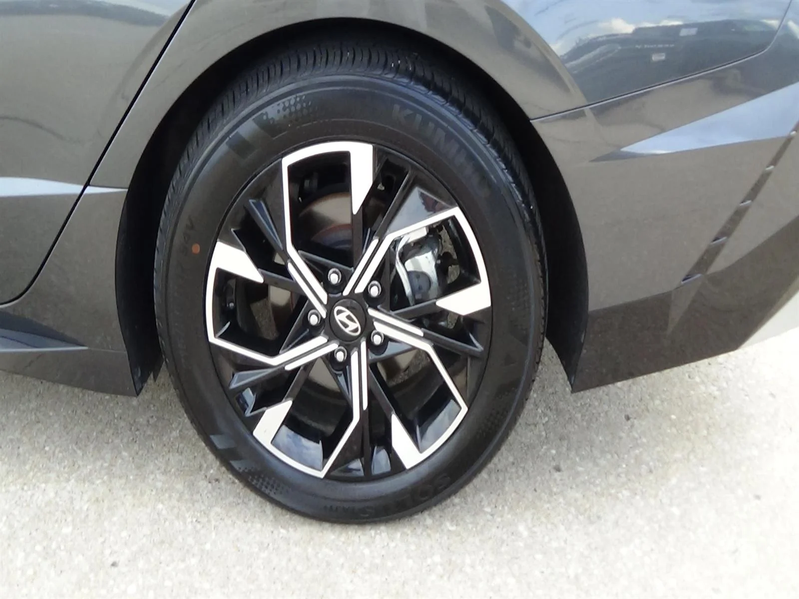 Used 2025 Portofino Gray Metallic (t2g) Hyundai SEL image 9