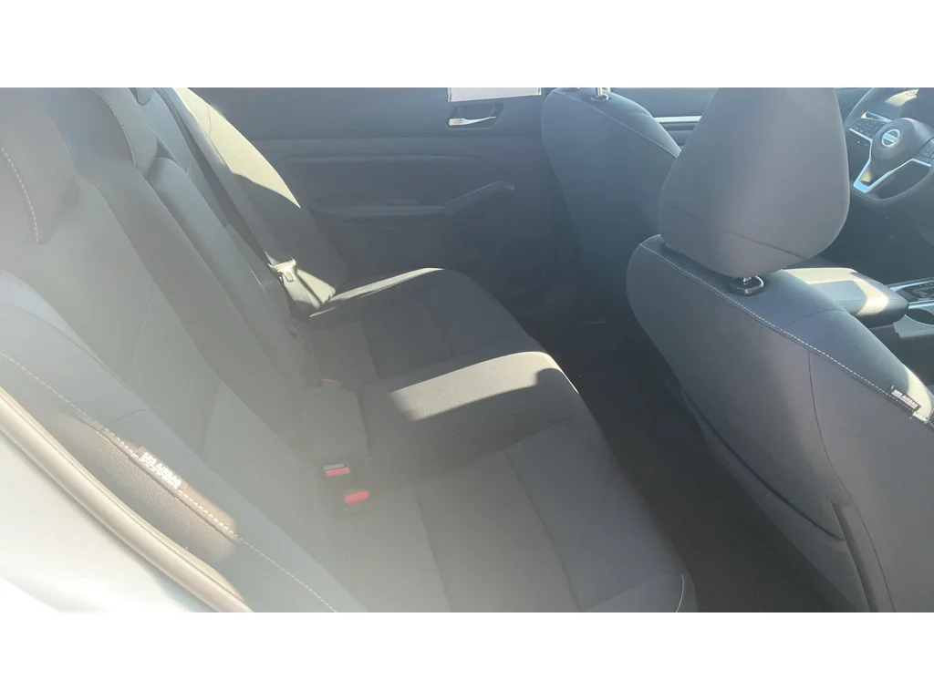 Used 2022 Pearl White Tricoat Nissan 2.5 SV image 14