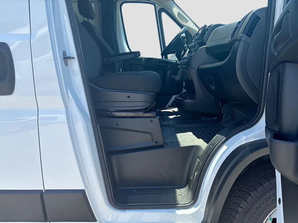 Used 2023 White Ram Base image 21