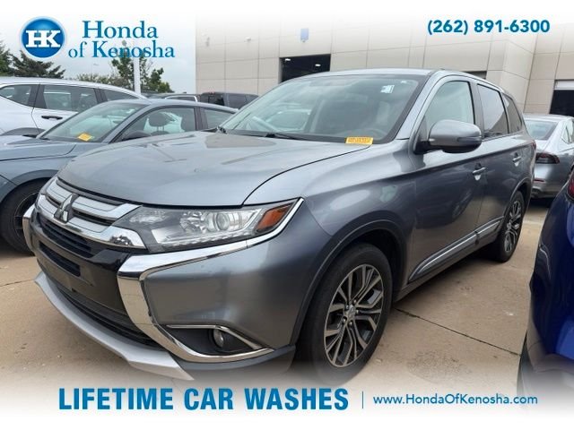 Used 2016  Mitsubishi SE image 1
