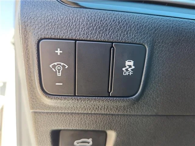 Used 2025 Snow White Pearl KIA LXS Front-Wheel Drive image 11