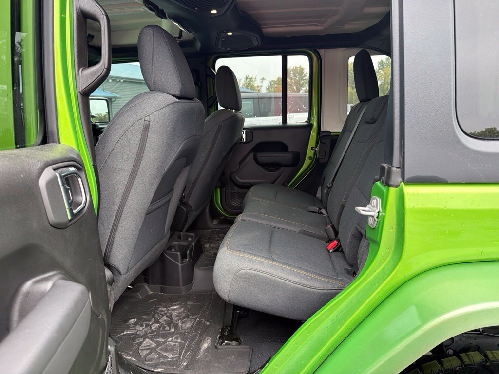 Used 2025 Green Jeep Sport S image 16