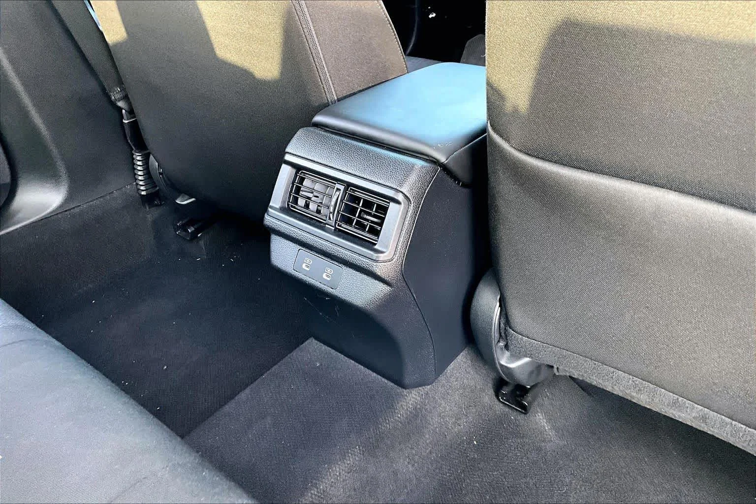 Certified Used 2025 Solar Silver Metallic Honda SE image 10