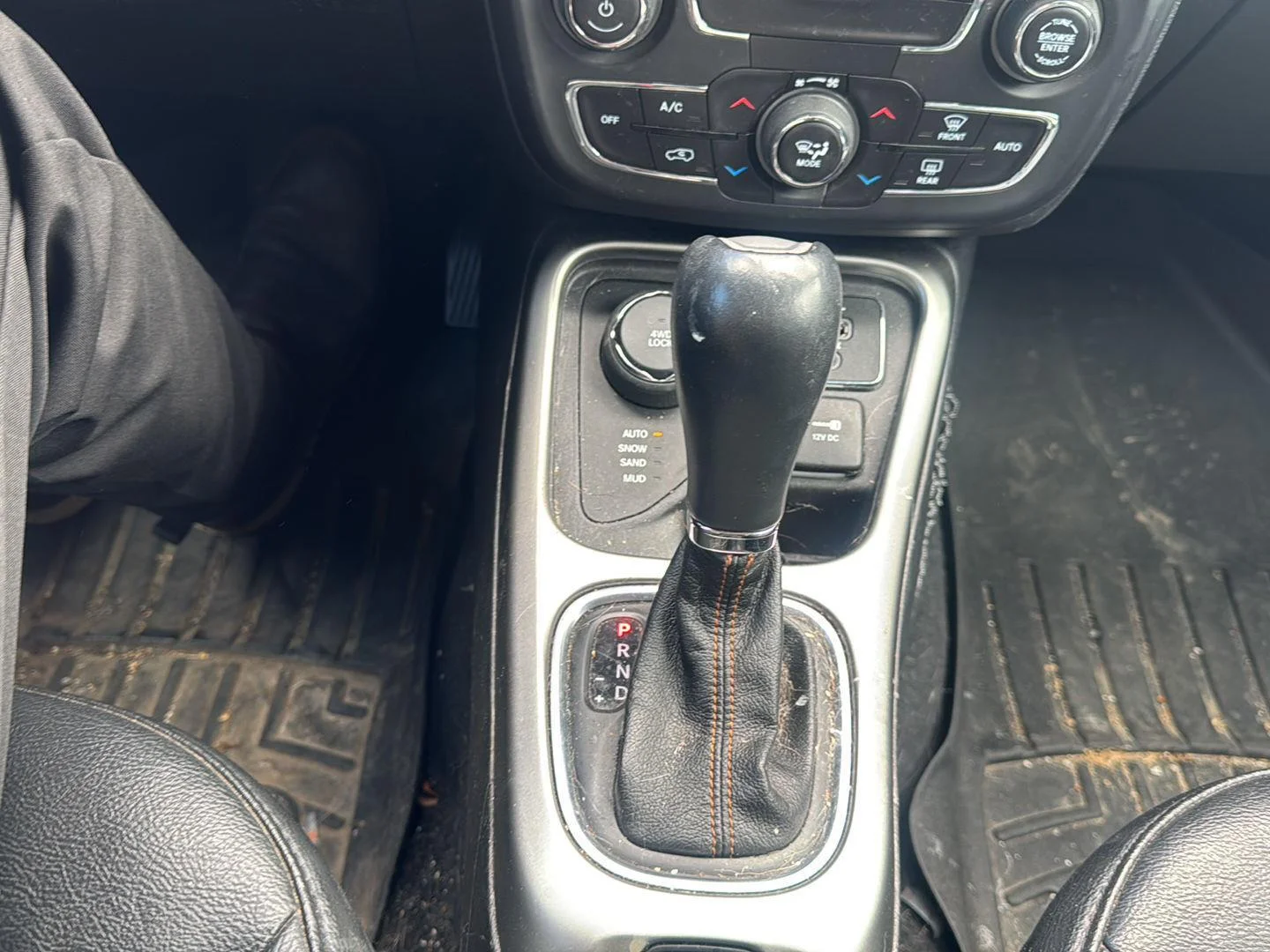Used 2018 White Clearcoat Jeep Latitude image 10
