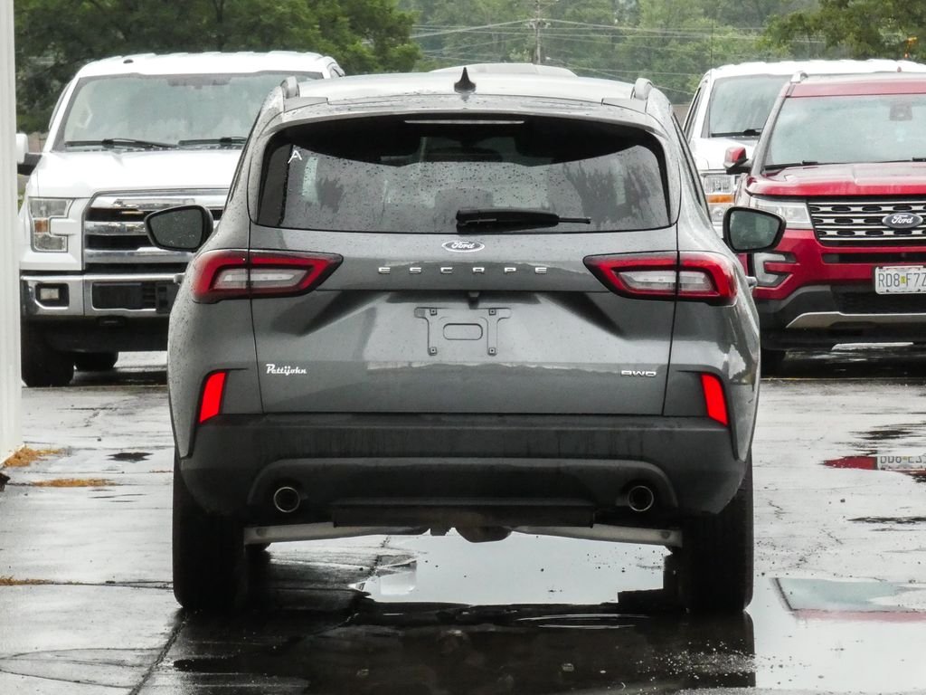 Used 2025 Gray Ford ST-Line image 4
