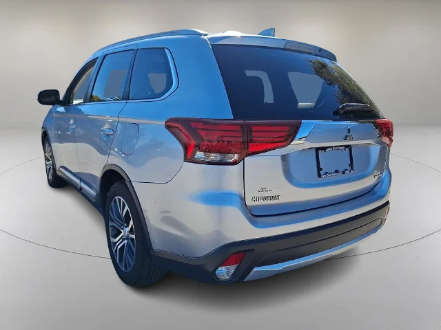 Used 2017 Silver Mitsubishi SEL image 4