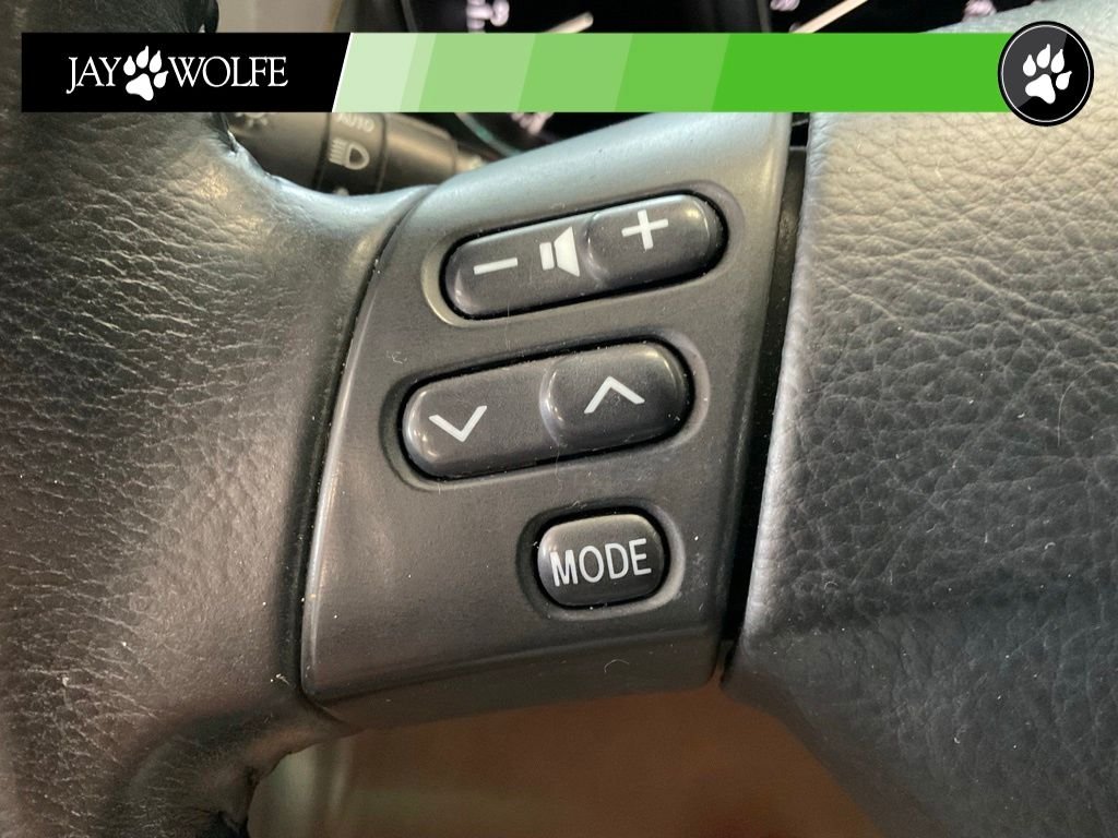 Used 2005  Lexus 330 image 12