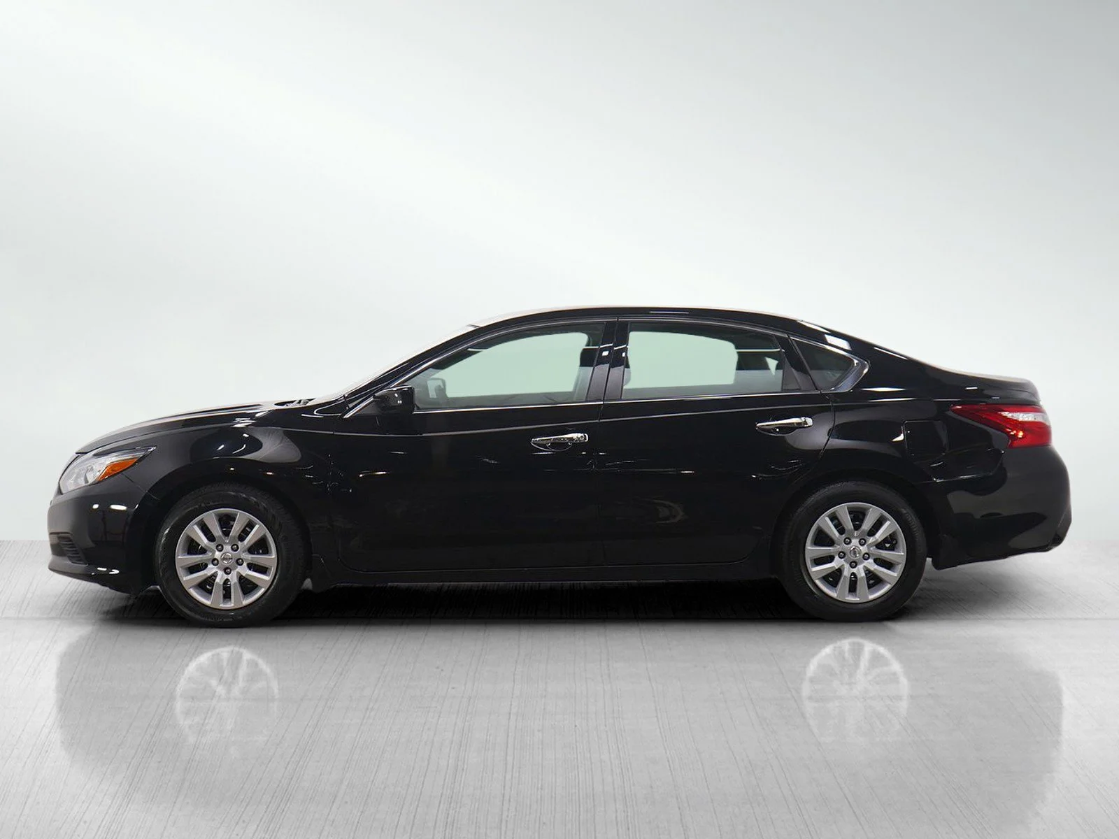 Used 2017 Nissan Altima S with VIN 1N4AL3AP3HC490314 for sale in Minneapolis, Minnesota