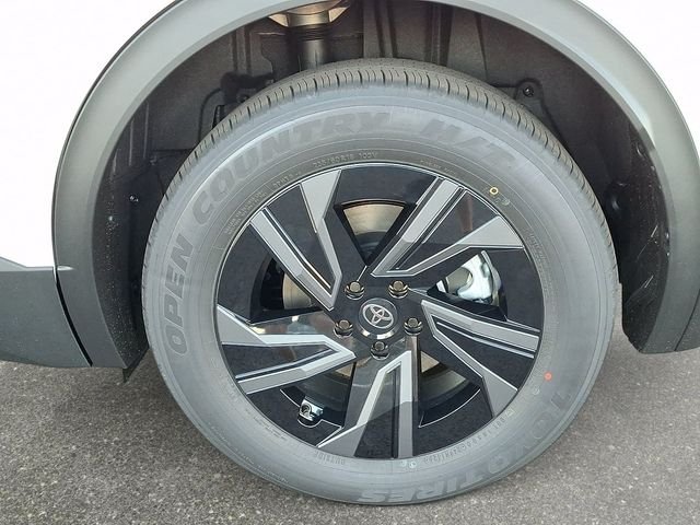 New 2026 Wind Chill Pearl Toyota SE image 5