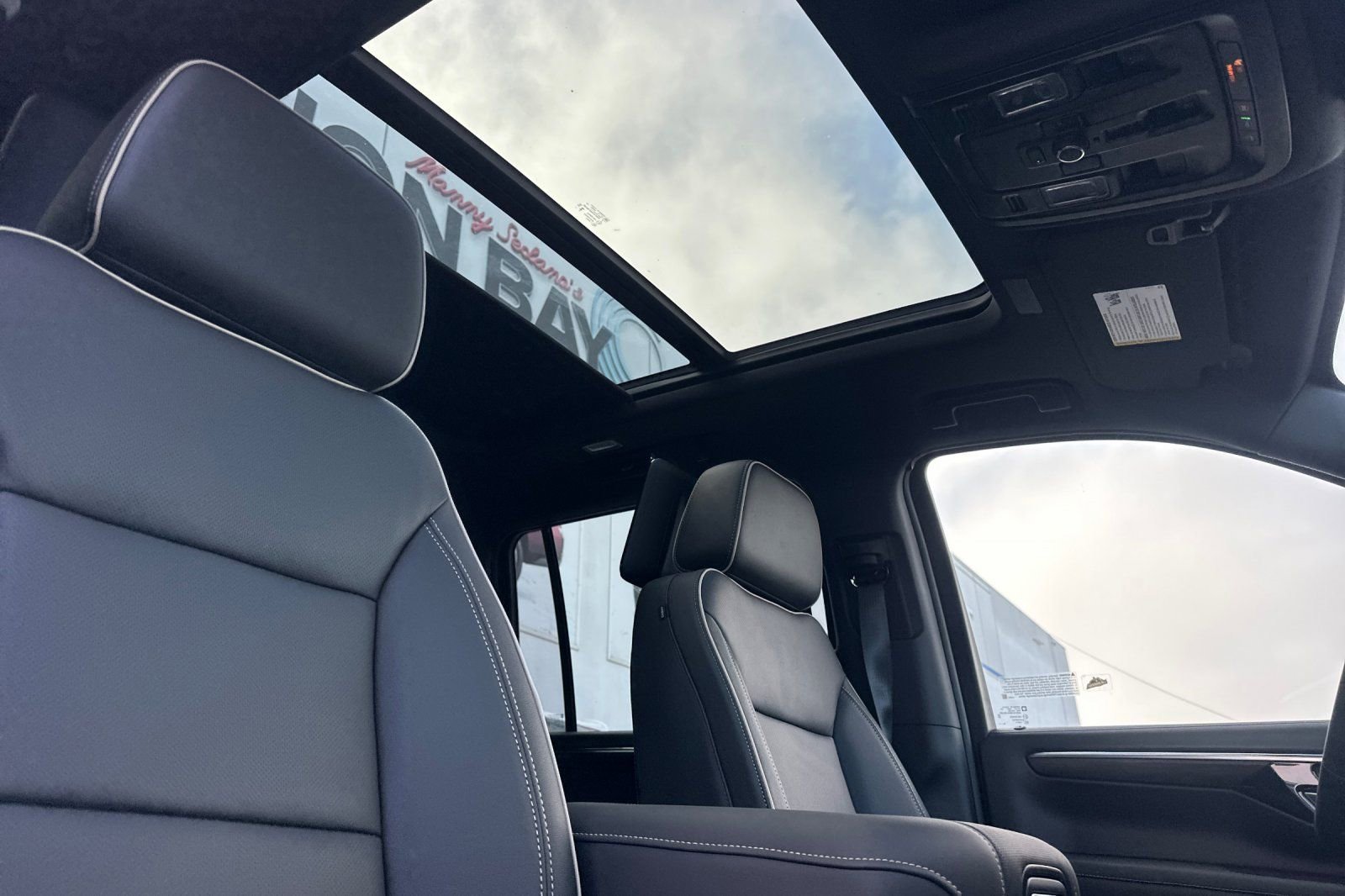 2025 Chevrolet Suburban Premier - Photo 19