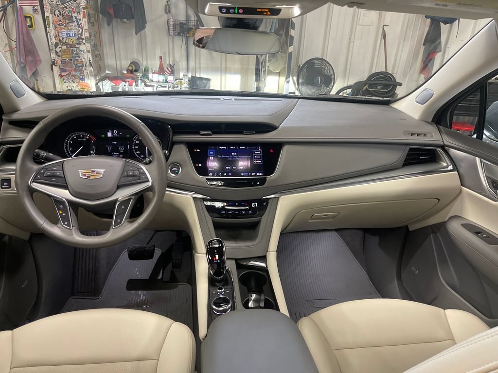 Used 2024 Argent Silver Metallic Cadillac Premium Luxury image 26