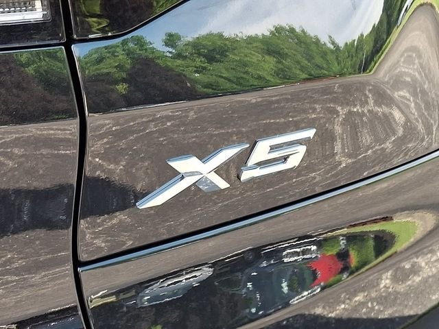 New 2026 Black Sapphire Metallic BMW xDrive40i image 21