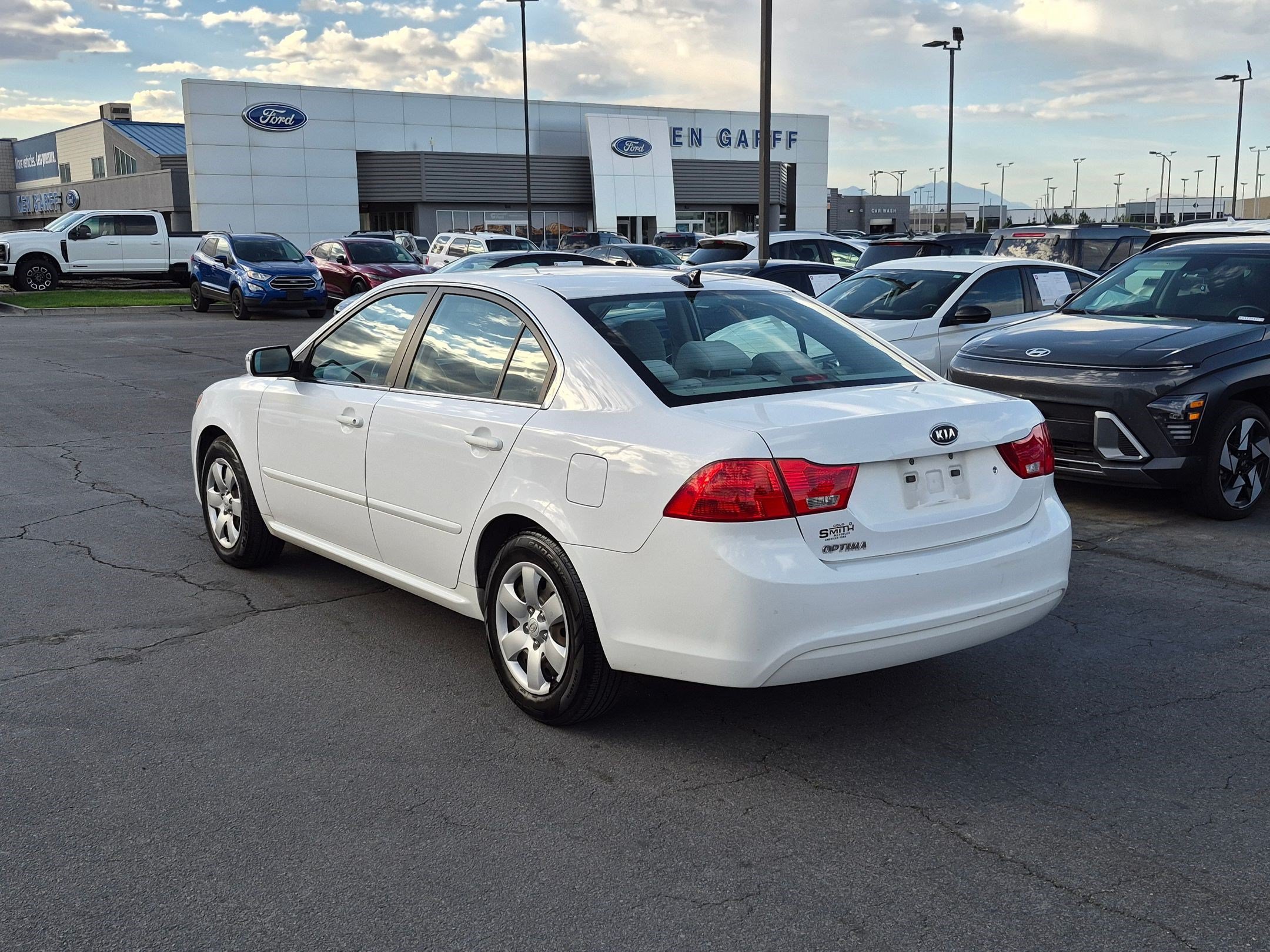 Used 2010 White Kia LX image 5