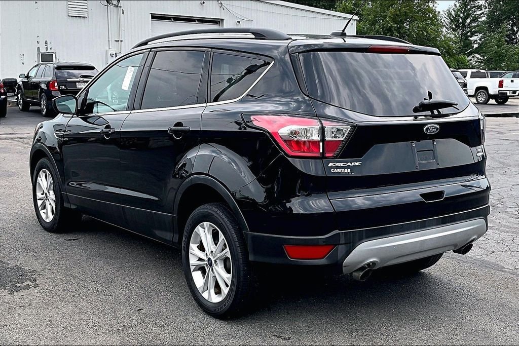 Used 2018 Shadow Black Ford SE image 3