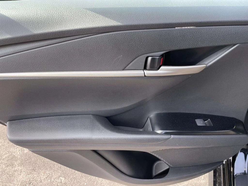 2025 Toyota Camry LE - Photo 13