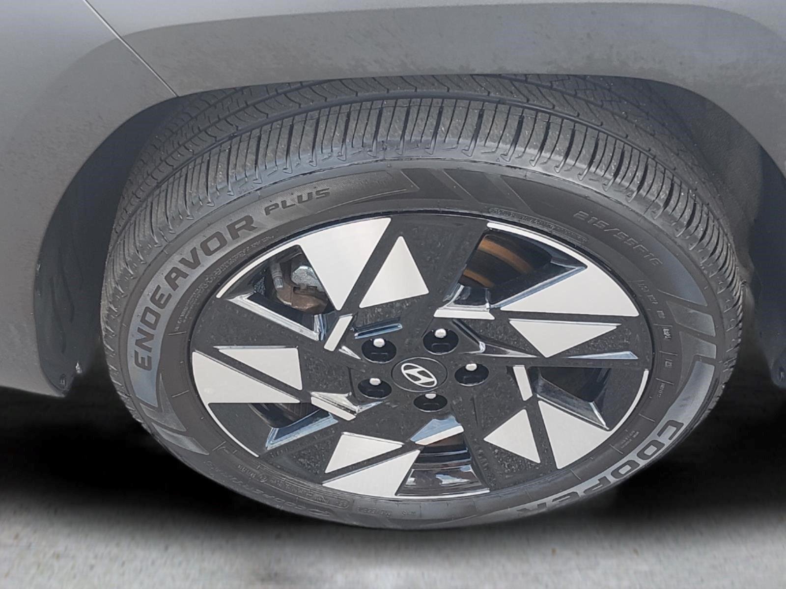 Used 2025 Cyber Gray Metallic Hyundai SEL image 11
