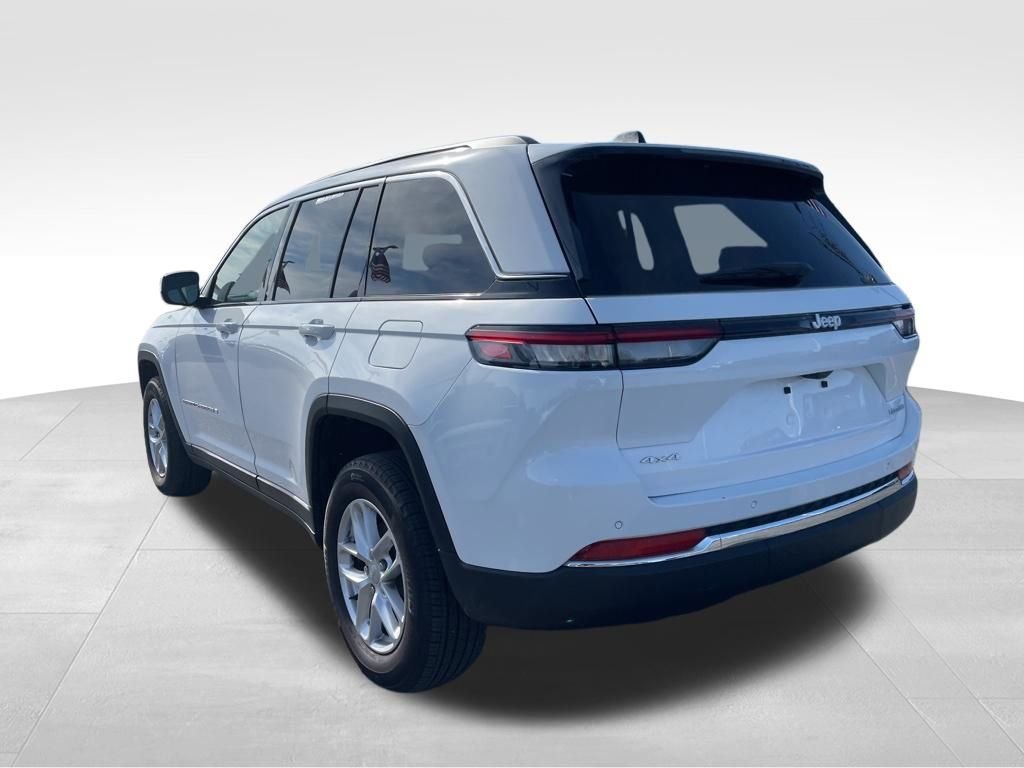 Used 2024 White Jeep Laredo X image 3