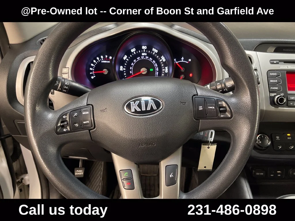 Used 2016 White Kia LX image 19