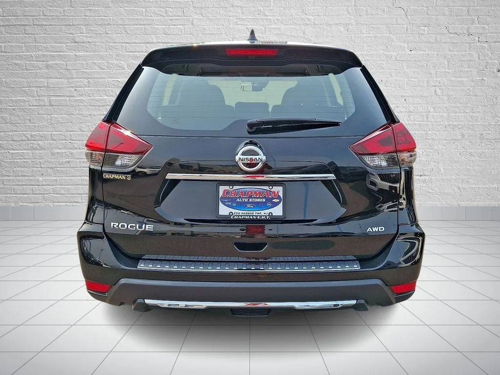 Certified Used 2020 Magnetic Black Nissan S image 5