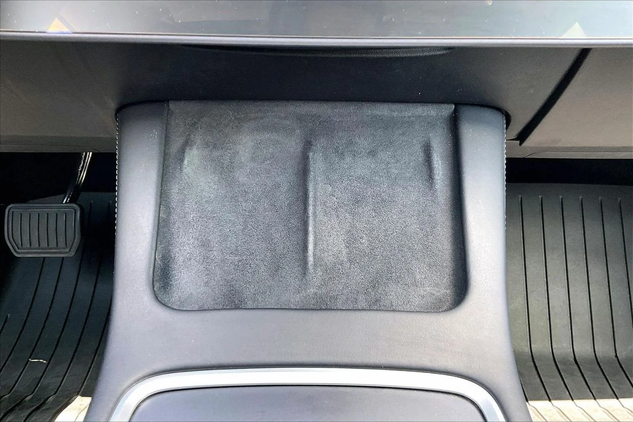 Used 2021  Tesla Standard Range Plus image 19