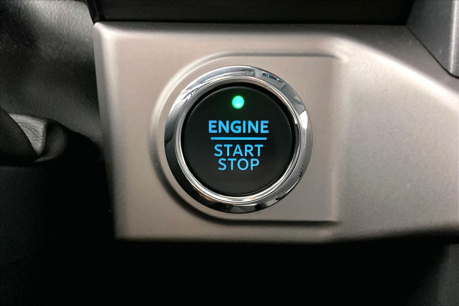 Used 2023 Area 51/Agate Black Ford XLT image 32